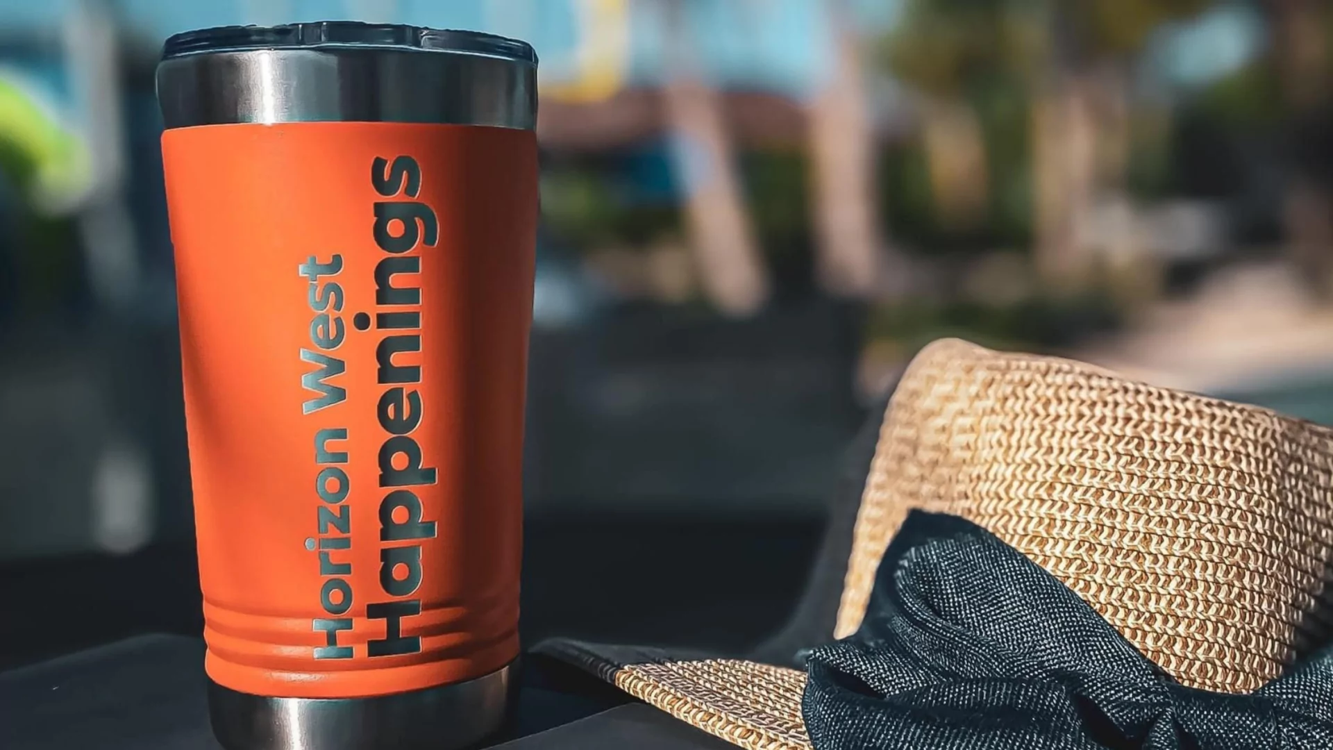 Picture of a cup and a summer hat by the ppol